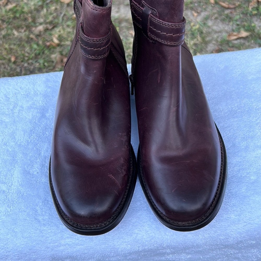 Clarks Burgundy/ Wine Booties